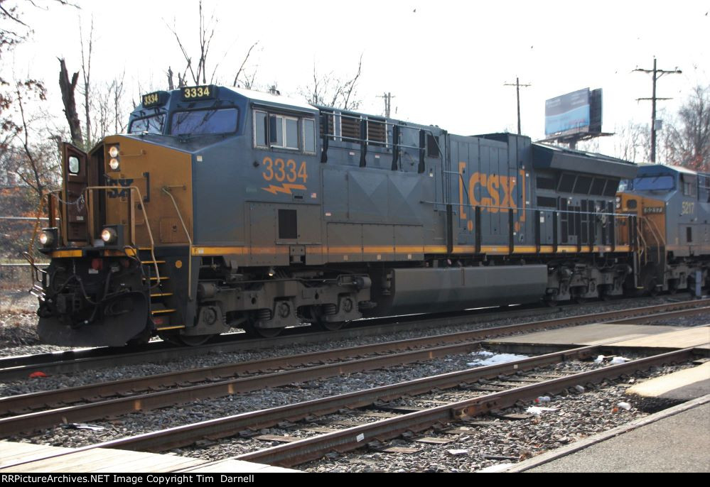 CSX 3334 leads Q404